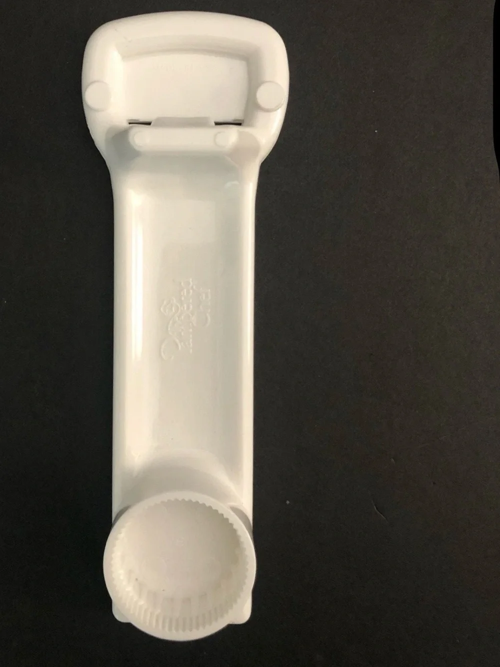 The Pampered Chef Magnetic Easy Opener for Bottles Cans Tabs